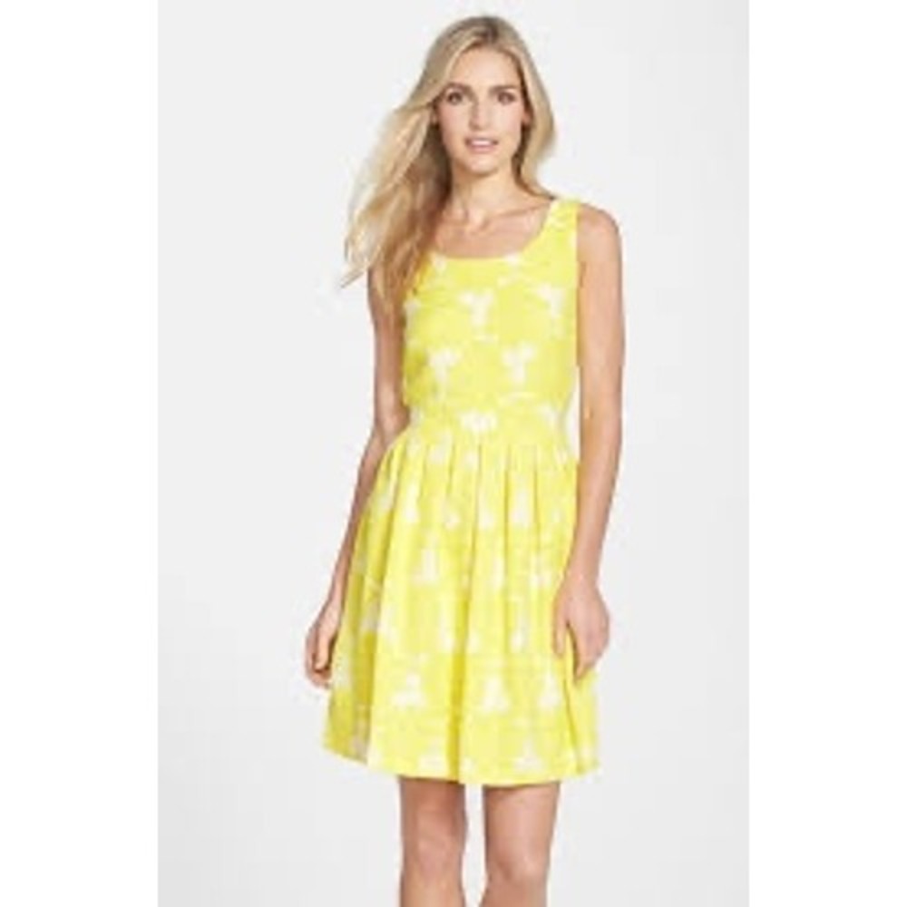 Taylor EUC Womens Yellow Floral Jacquard Fit and Flare Dress Size 12 Sleeveless